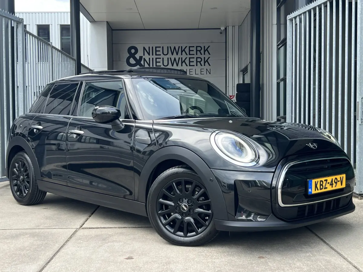 1.5 Cooper Classic | SCHUIF/KANTELDAK | HEAD-UP DISPLAY | HARMAN/KARDON | CAMERA | CARPLAY/ANDROID | NAVI | STOELVERWARMING | PDC V+A | LMV | KEYLESS | CRUISE CONTROL | CLIMATE CONTROL | LED