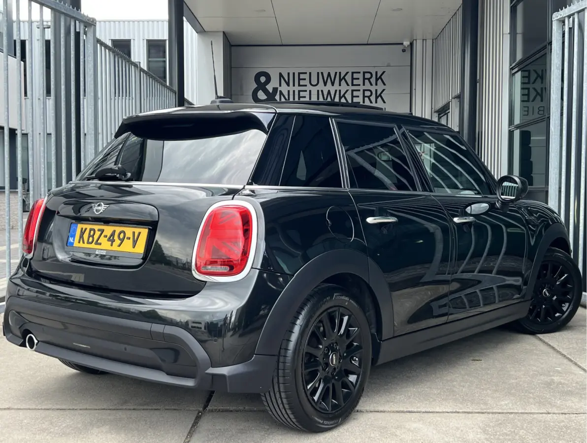 1.5 Cooper Classic | SCHUIF/KANTELDAK | HEAD-UP DISPLAY | HARMAN/KARDON | CAMERA | CARPLAY/ANDROID | NAVI | STOELVERWARMING | PDC V+A | LMV | KEYLESS | CRUISE CONTROL | CLIMATE CONTROL | LED