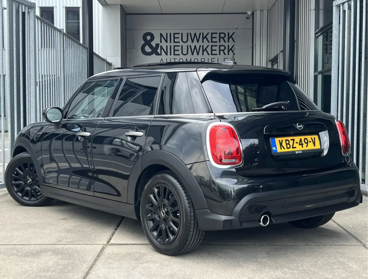 1.5 Cooper Classic | SCHUIF/KANTELDAK | HEAD-UP DISPLAY | HARMAN/KARDON | CAMERA | CARPLAY/ANDROID | NAVI | STOELVERWARMING | PDC V+A | LMV | KEYLESS | CRUISE CONTROL | CLIMATE CONTROL | LED