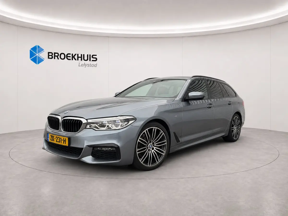 520i 184PK HIGH EXECUTIVE M-SPORT AUTOMAAT / NAVI / LEDER / LASER-LED / CLIMA / PDC / 19" LMV / KEYLESS / PANO. DAK / WINTERPAKKET /  CRUISECONTROL !!