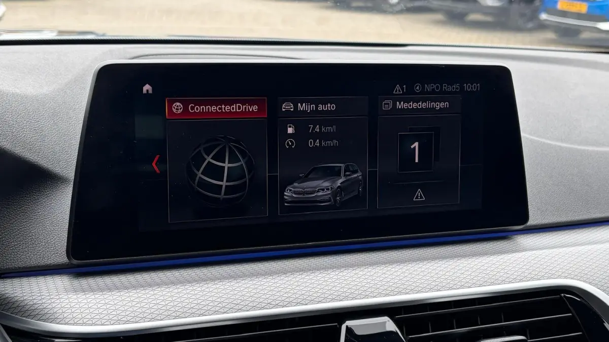 520i 184PK HIGH EXECUTIVE M-SPORT AUTOMAAT / NAVI / LEDER / LASER-LED / CLIMA / PDC / 19" LMV / KEYLESS / PANO. DAK / WINTERPAKKET /  CRUISECONTROL !!