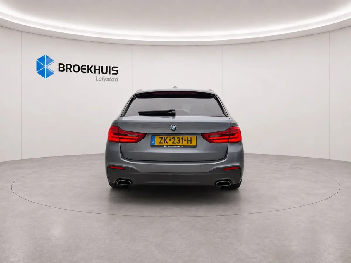 520i 184PK HIGH EXECUTIVE M-SPORT AUTOMAAT / NAVI / LEDER / LASER-LED / CLIMA / PDC / 19" LMV / KEYLESS / PANO. DAK / WINTERPAKKET /  CRUISECONTROL !!