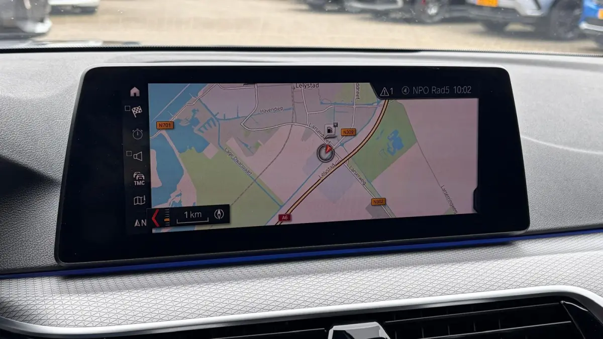 520i 184PK HIGH EXECUTIVE M-SPORT AUTOMAAT / NAVI / LEDER / LASER-LED / CLIMA / PDC / 19" LMV / KEYLESS / PANO. DAK / WINTERPAKKET /  CRUISECONTROL !!