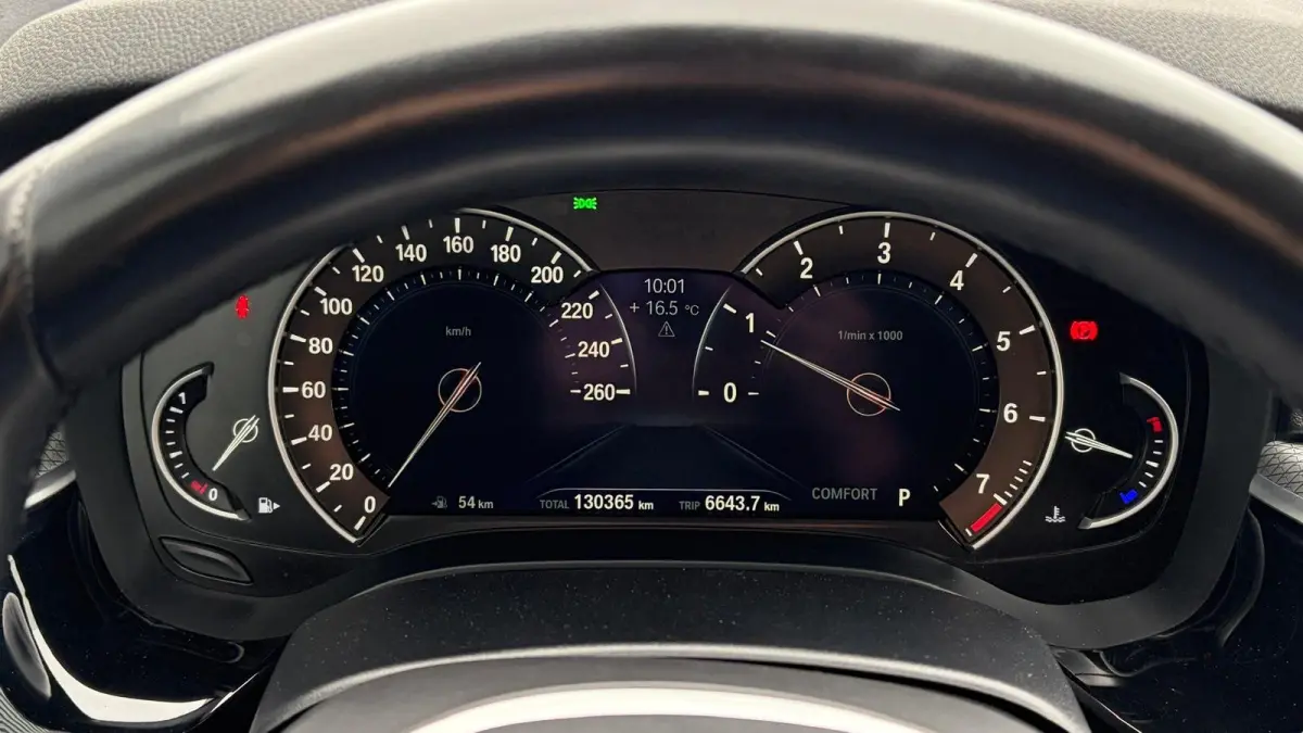 520i 184PK HIGH EXECUTIVE M-SPORT AUTOMAAT / NAVI / LEDER / LASER-LED / CLIMA / PDC / 19" LMV / KEYLESS / PANO. DAK / WINTERPAKKET /  CRUISECONTROL !!