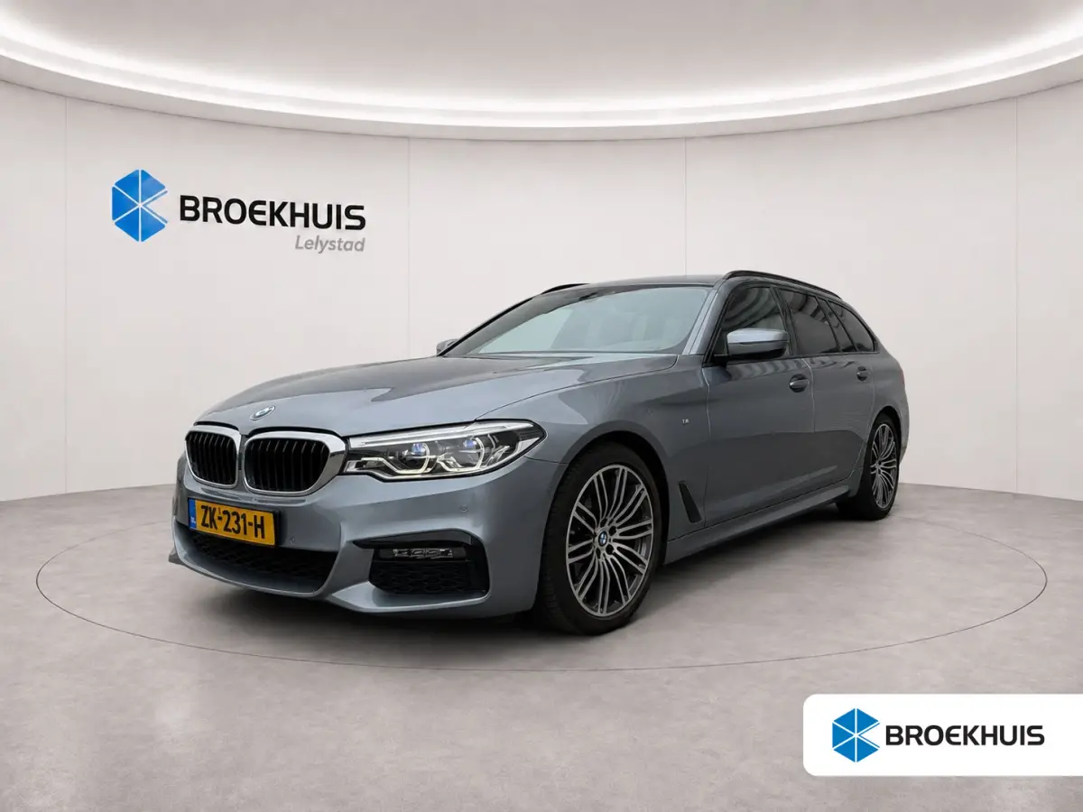 520i 184PK HIGH EXECUTIVE M-SPORT AUTOMAAT / NAVI / LEDER / LASER-LED / CLIMA / PDC / 19" LMV / KEYLESS / PANO. DAK / WINTERPAKKET /  CRUISECONTROL !!