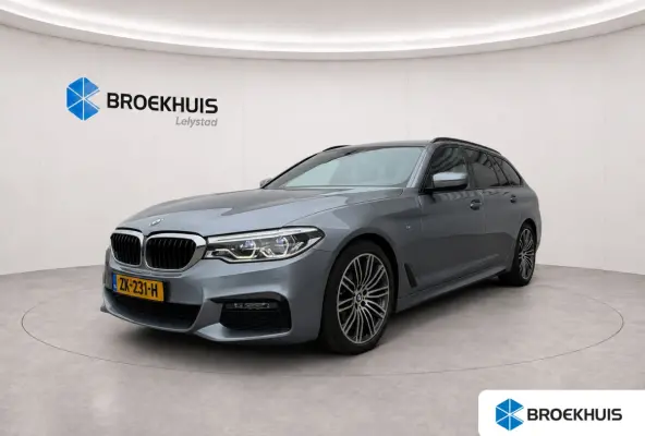 520i 184PK HIGH EXECUTIVE M-SPORT AUTOMAAT / NAVI / LEDER / LASER-LED / CLIMA / PDC / 19" LMV / KEYLESS / PANO. DAK / WINTERPAKKET /  CRUISECONTROL !!
