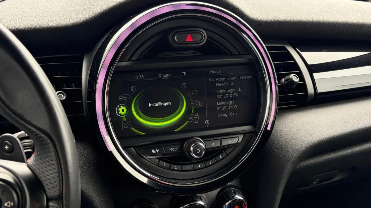 Mini S Cabrio 2.0 231PK JOHN COOPER WORKS AUTOMAAT / NAVI / LEDER / CLIMA / LED / PDC / 17" LMV / CAMERA / KEYLESS / UNIEK / ORG. NL !!