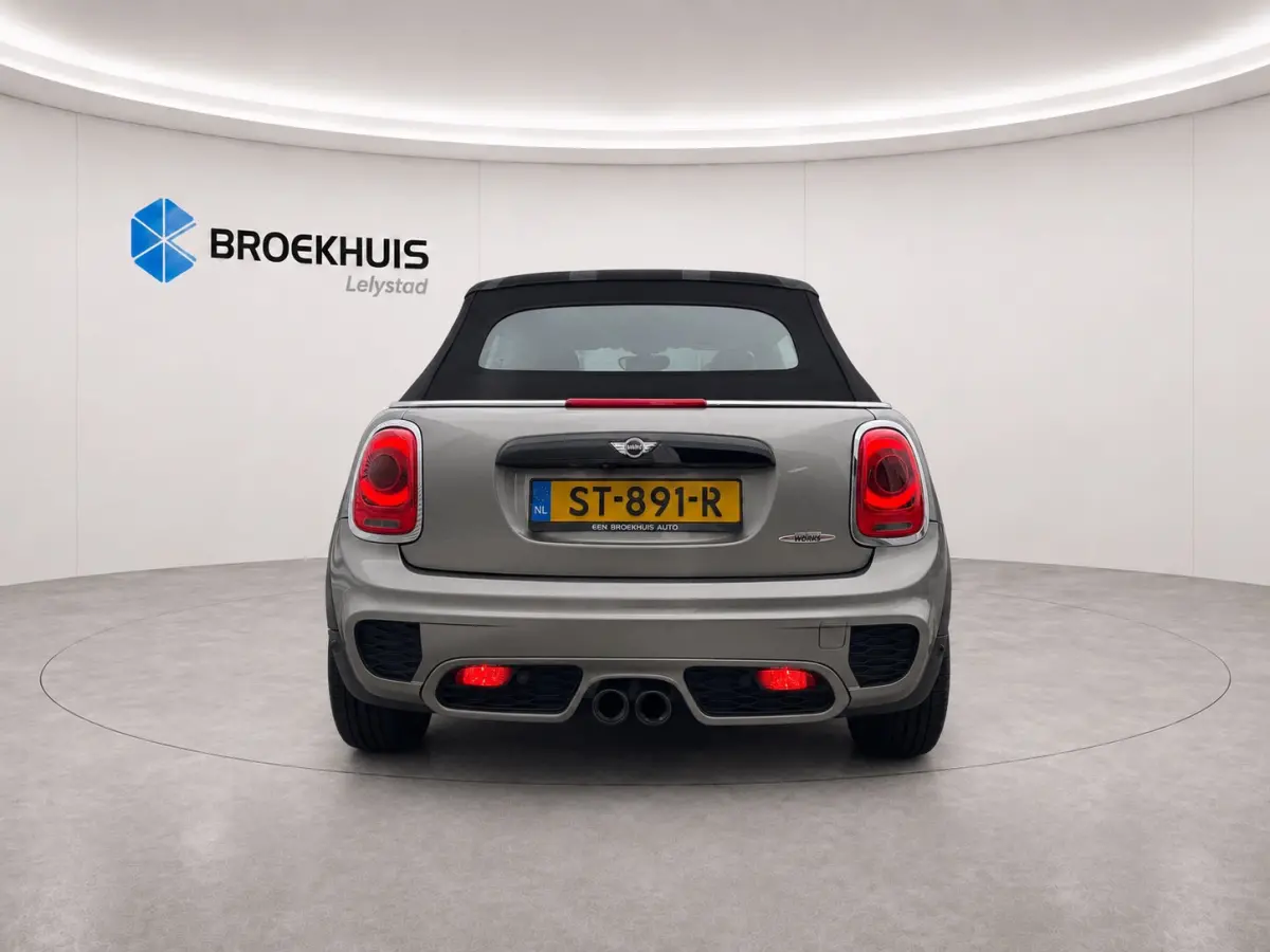Mini S Cabrio 2.0 231PK JOHN COOPER WORKS AUTOMAAT / NAVI / LEDER / CLIMA / LED / PDC / 17" LMV / CAMERA / KEYLESS / UNIEK / ORG. NL !!