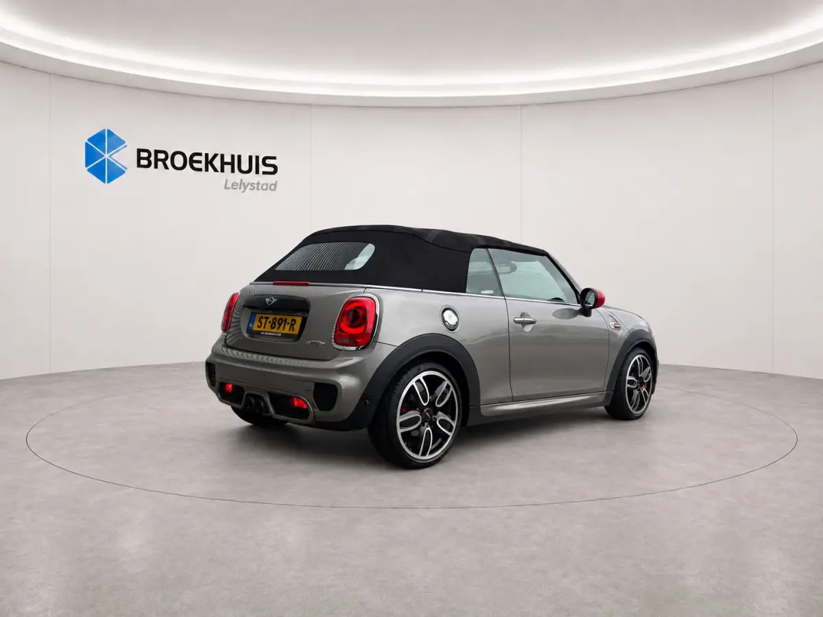 Mini S Cabrio 2.0 231PK JOHN COOPER WORKS AUTOMAAT / NAVI / LEDER / CLIMA / LED / PDC / 17" LMV / CAMERA / KEYLESS / UNIEK / ORG. NL !!