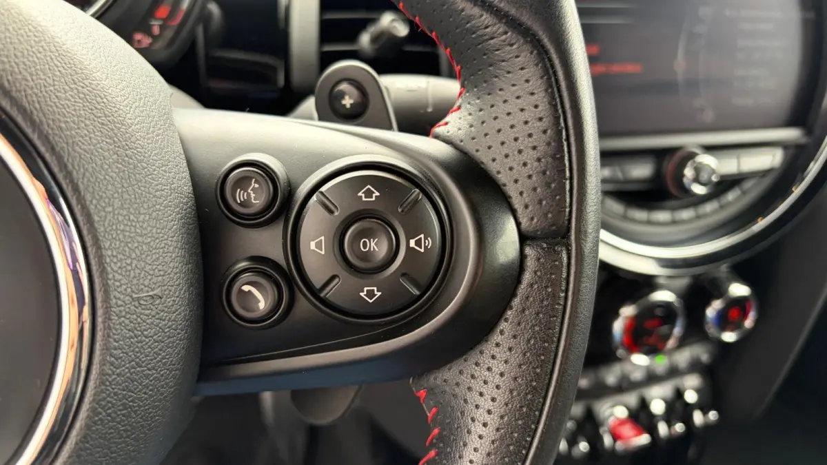 Mini S Cabrio 2.0 231PK JOHN COOPER WORKS AUTOMAAT / NAVI / LEDER / CLIMA / LED / PDC / 17" LMV / CAMERA / KEYLESS / UNIEK / ORG. NL !!
