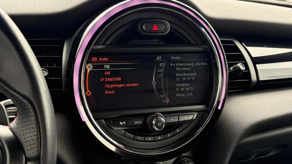 Mini S Cabrio 2.0 231PK JOHN COOPER WORKS AUTOMAAT / NAVI / LEDER / CLIMA / LED / PDC / 17" LMV / CAMERA / KEYLESS / UNIEK / ORG. NL !!