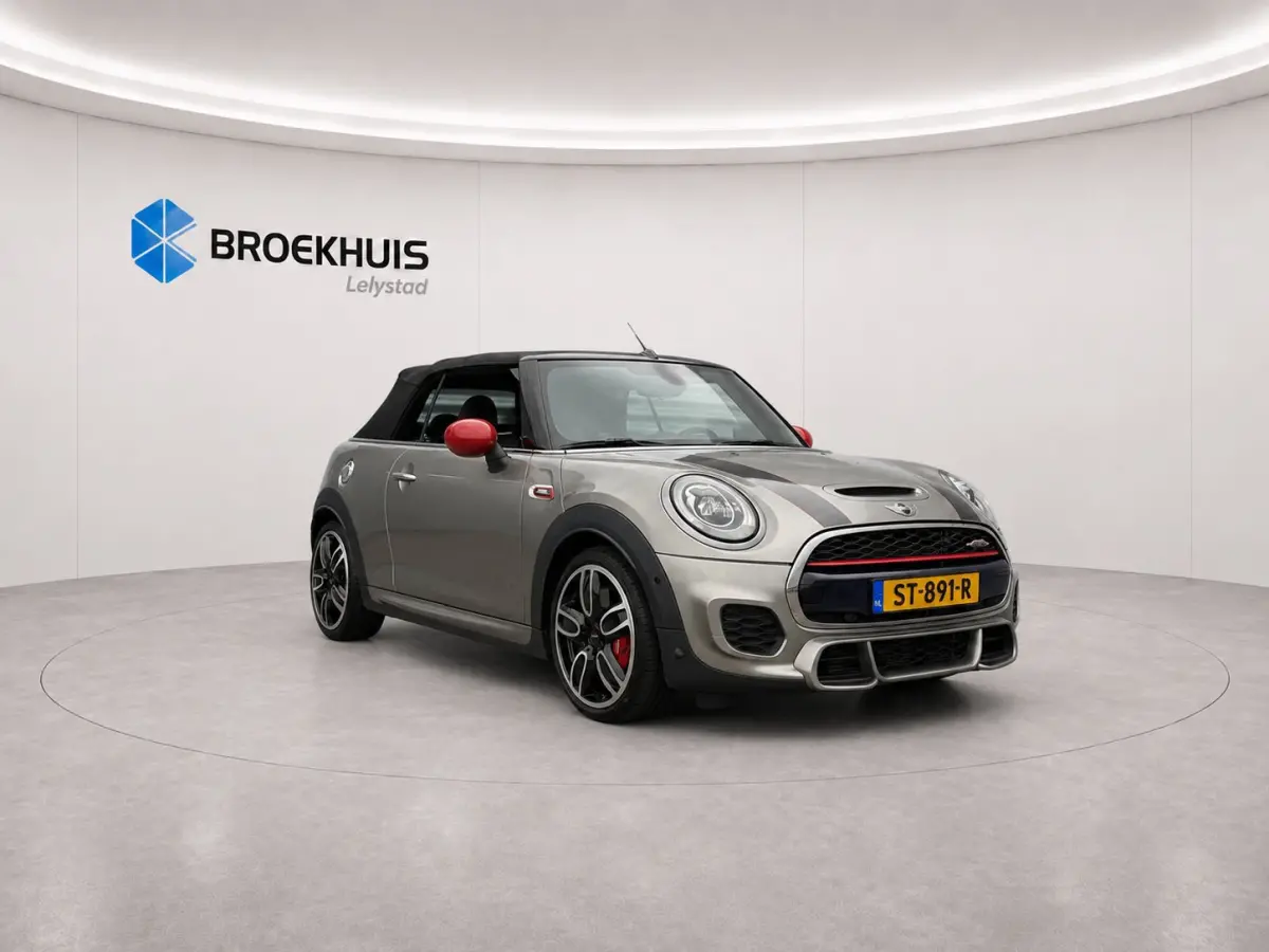 Mini S Cabrio 2.0 231PK JOHN COOPER WORKS AUTOMAAT / NAVI / LEDER / CLIMA / LED / PDC / 17" LMV / CAMERA / KEYLESS / UNIEK / ORG. NL !!