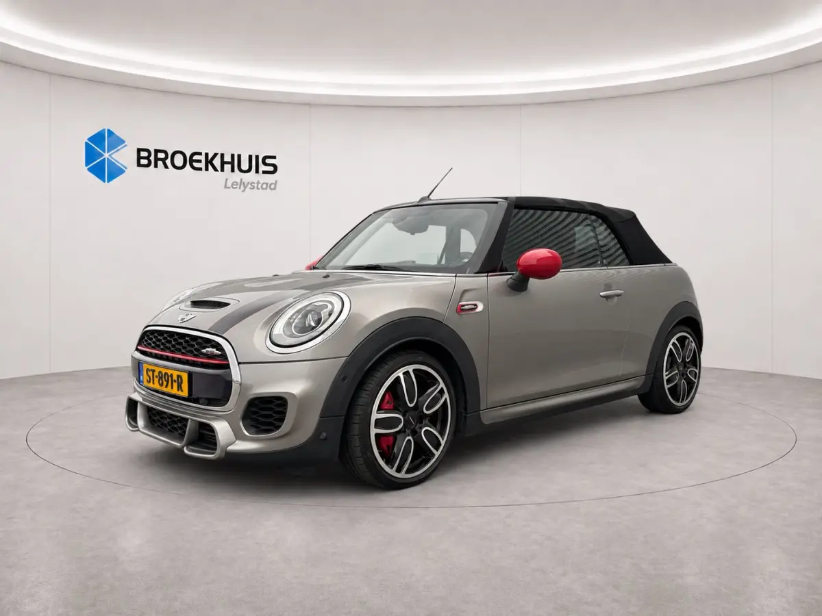 Mini S Cabrio 2.0 231PK JOHN COOPER WORKS AUTOMAAT / NAVI / LEDER / CLIMA / LED / PDC / 17" LMV / CAMERA / KEYLESS / UNIEK / ORG. NL !!