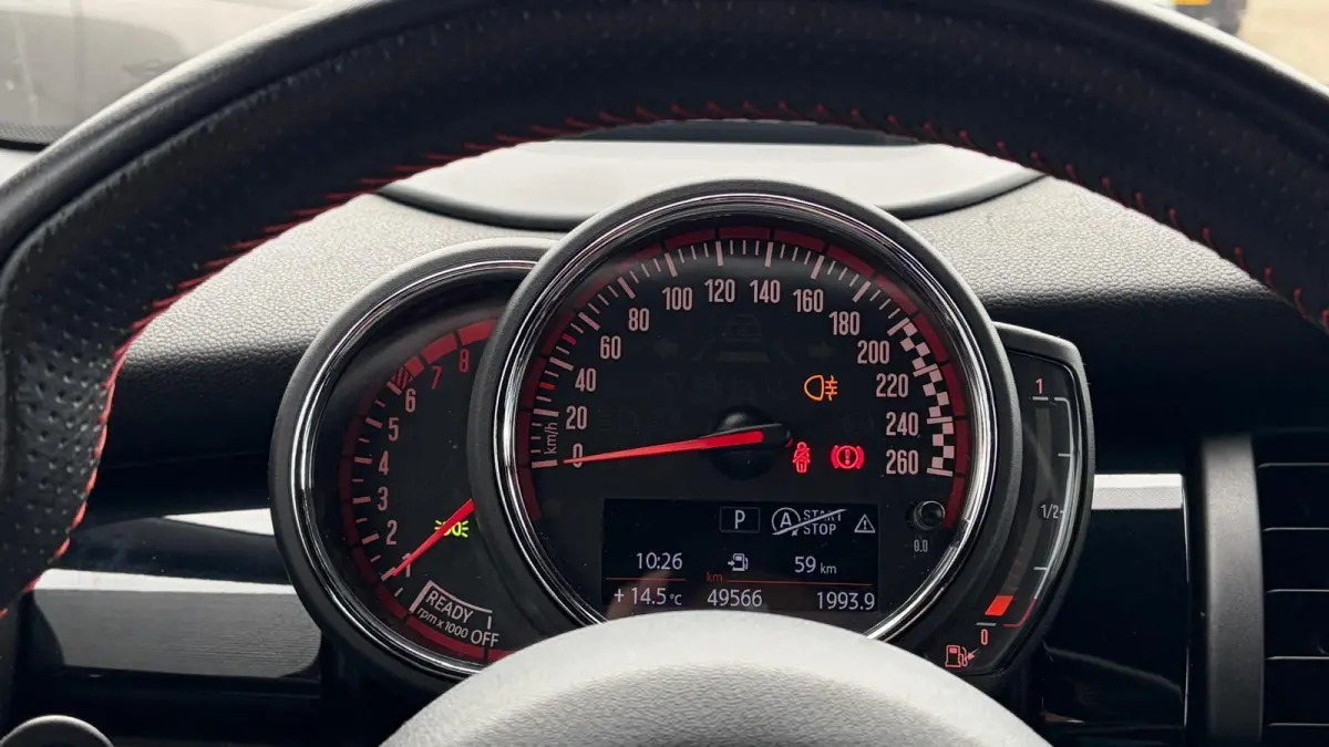 Mini S Cabrio 2.0 231PK JOHN COOPER WORKS AUTOMAAT / NAVI / LEDER / CLIMA / LED / PDC / 17" LMV / CAMERA / KEYLESS / UNIEK / ORG. NL !!
