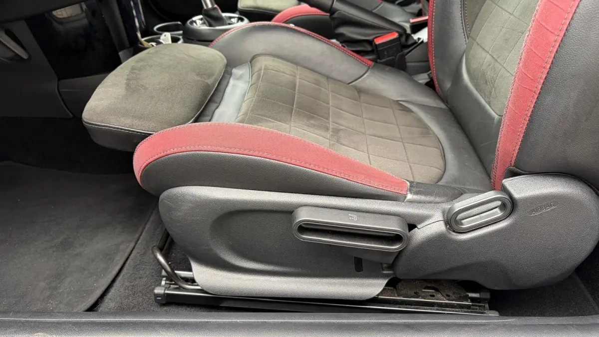 Mini S Cabrio 2.0 231PK JOHN COOPER WORKS AUTOMAAT / NAVI / LEDER / CLIMA / LED / PDC / 17" LMV / CAMERA / KEYLESS / UNIEK / ORG. NL !!