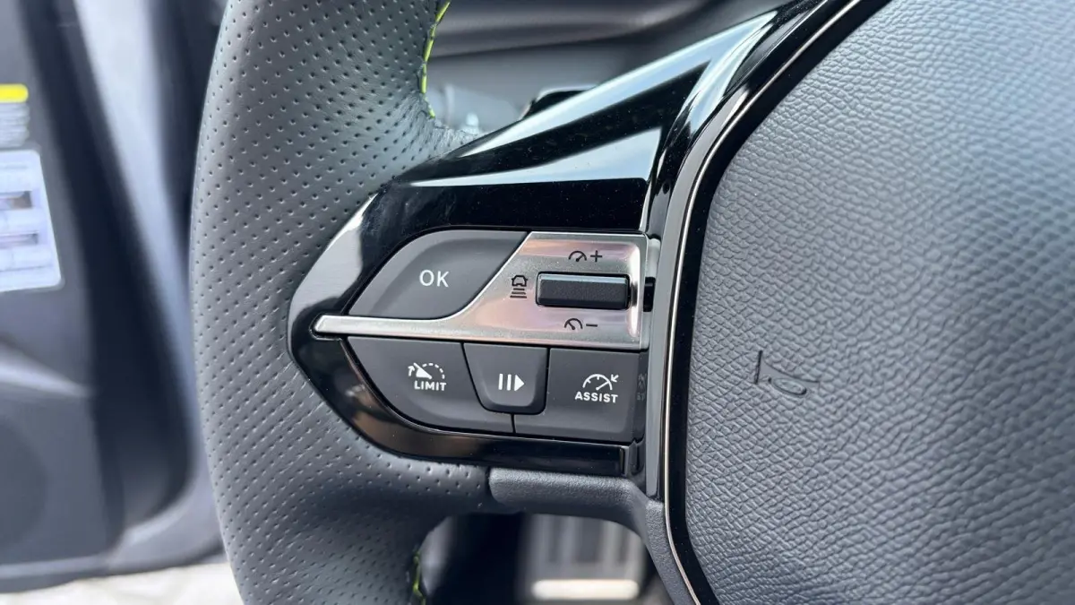 1.6 HYBRID 180PK GT PACK AUTOMAAT / NAVI / LEDER / CLIMA / PDC / 18" LMV / CAMERA / KEYLESS / FULL-LED / WINTERPAKKET / PANO. DAK / BLUETOOTH / ADAPT. CRUISECONTROL / 1E EIGENAAR / FULL OPTI
