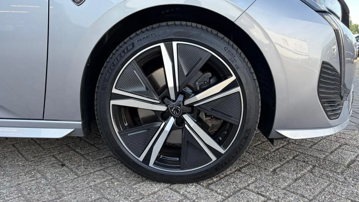 1.6 HYBRID 180PK GT PACK AUTOMAAT / NAVI / LEDER / CLIMA / PDC / 18" LMV / CAMERA / KEYLESS / FULL-LED / WINTERPAKKET / PANO. DAK / BLUETOOTH / ADAPT. CRUISECONTROL / 1E EIGENAAR / FULL OPTI