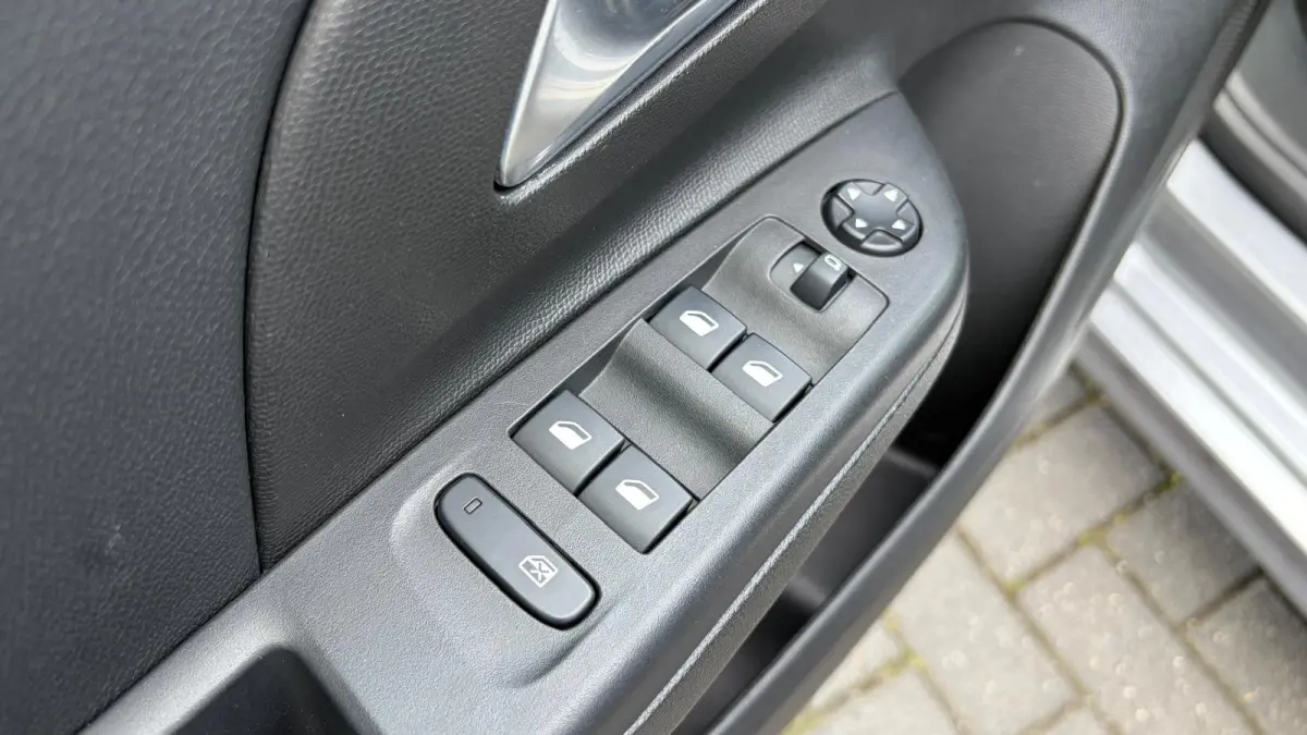 1.2 TURBO 100PK 5-DRS ELEGANCE GS-LINE AUTOMAAT / NAVI / AIRCO / CLIMA / LED / PDC / 17" LMV / UNIEK / BLUETOOTH / 1E EIGENAAR !!