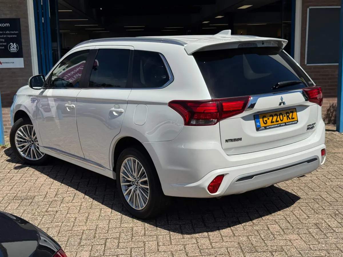 2.4 PHEV Pure+ 2019 AUT NAVI LM NAP!