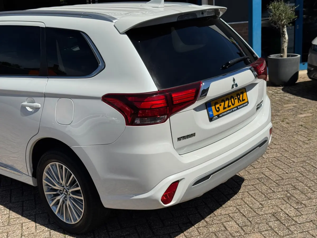 2.4 PHEV Pure+ 2019 AUT NAVI LM NAP!
