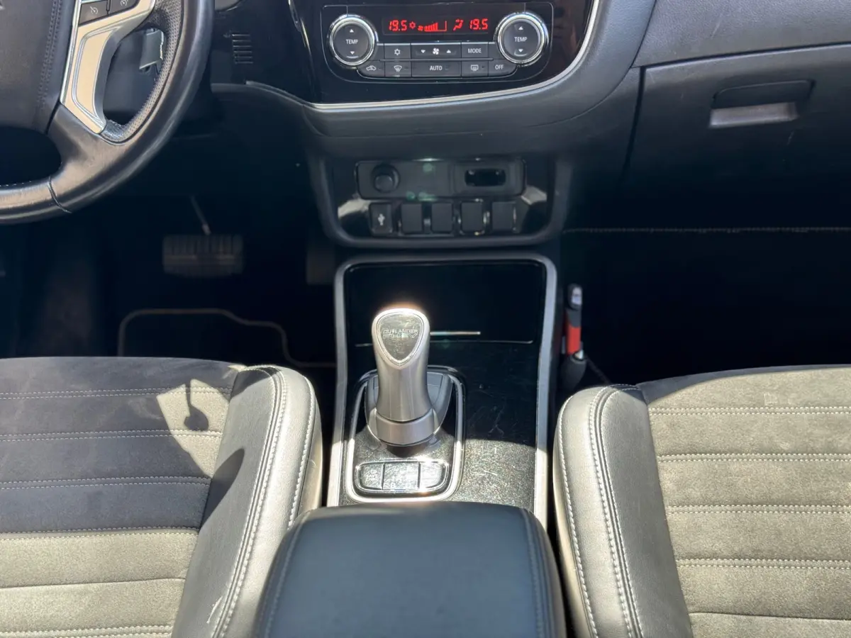 2.4 PHEV Pure+ 2019 AUT NAVI LM NAP!