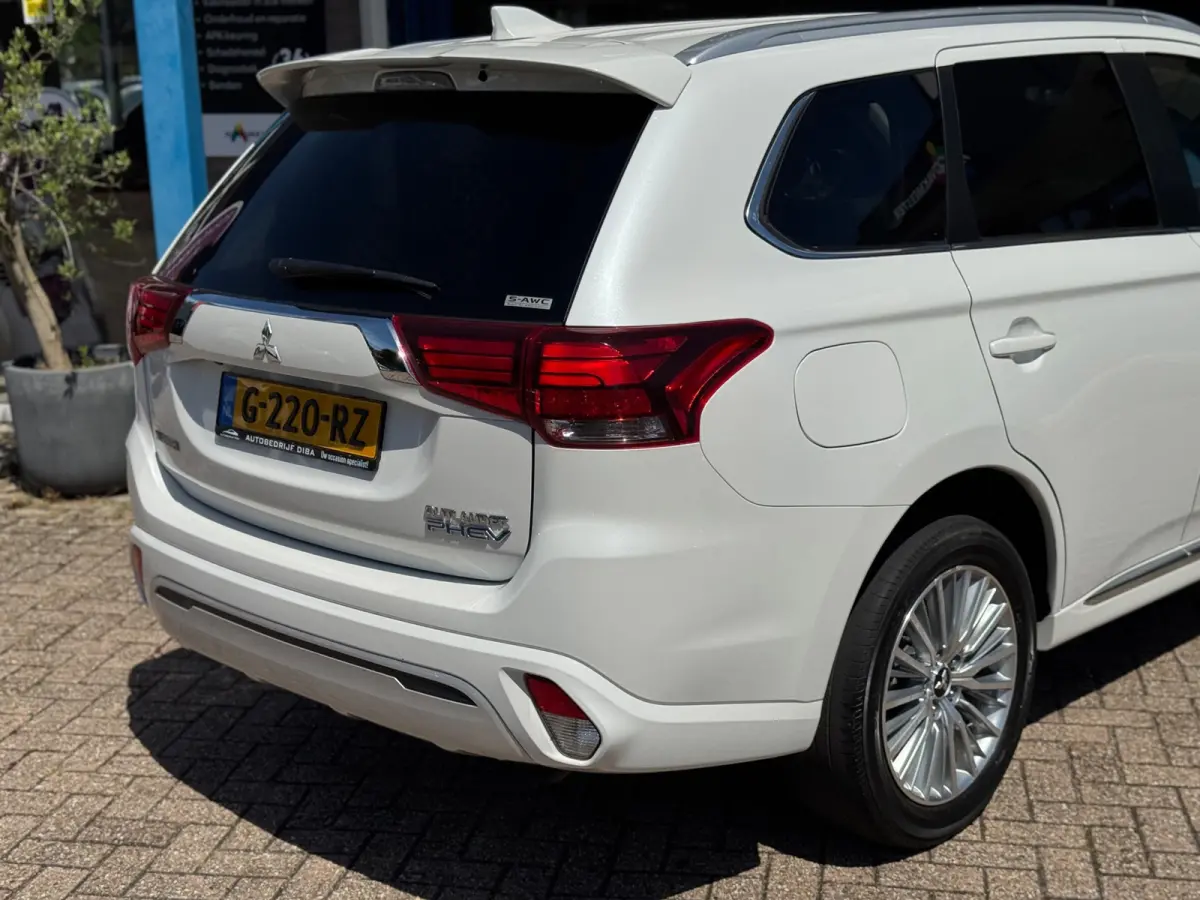 2.4 PHEV Pure+ 2019 AUT NAVI LM NAP!