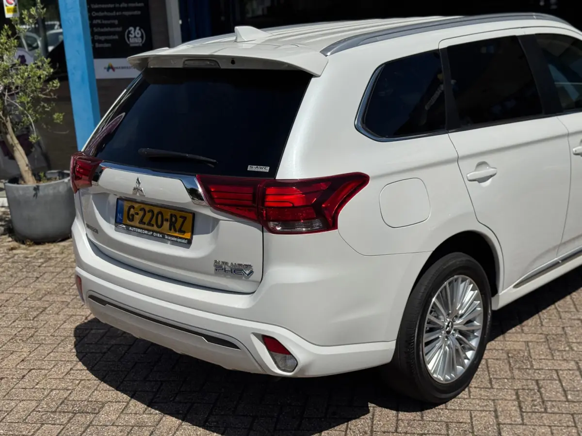 2.4 PHEV Pure+ 2019 AUT NAVI LM NAP!