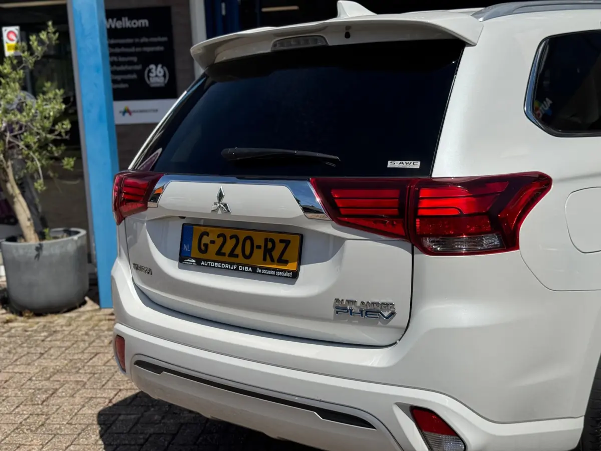 2.4 PHEV Pure+ 2019 AUT NAVI LM NAP!