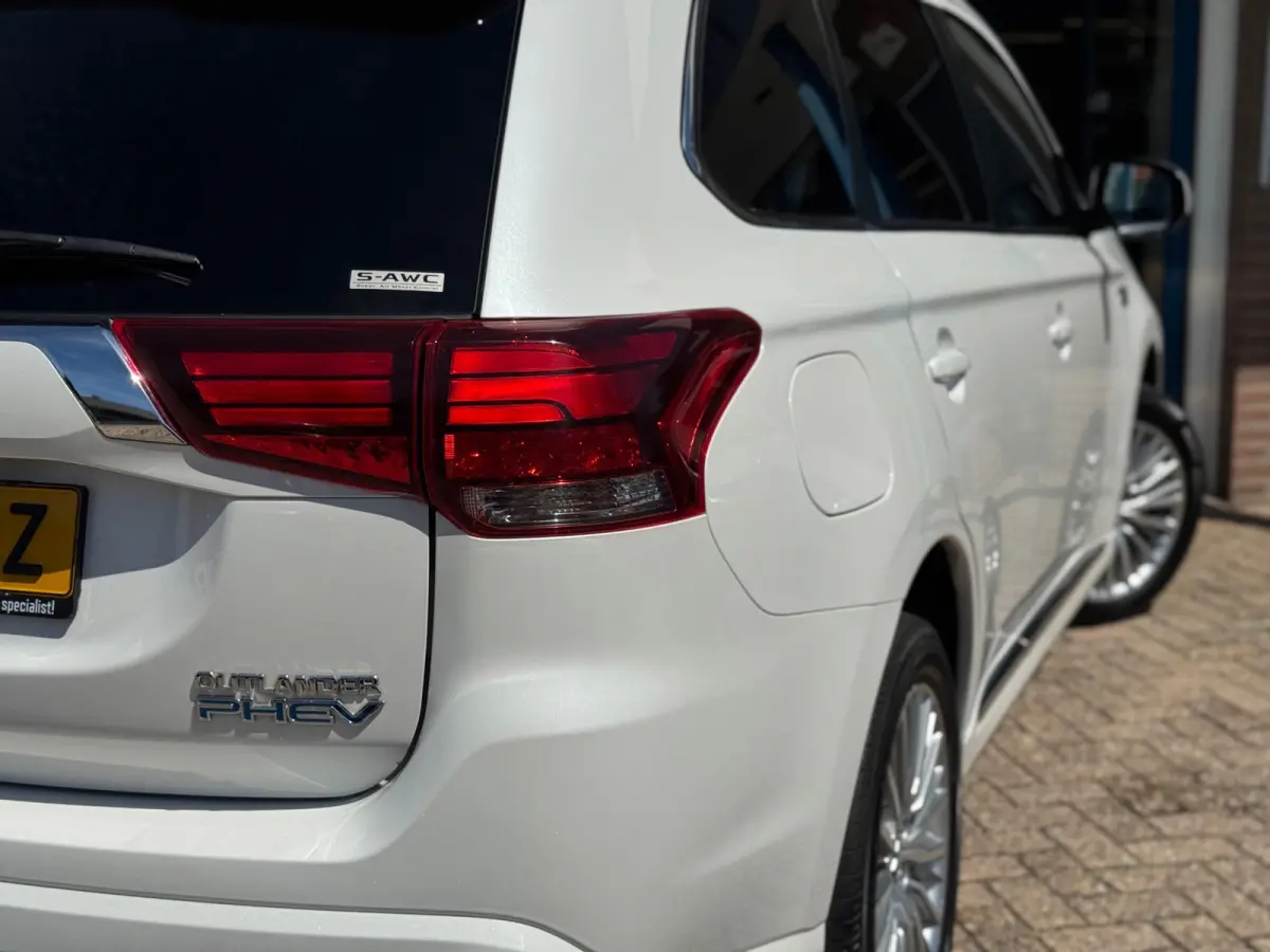 2.4 PHEV Pure+ 2019 AUT NAVI LM NAP!
