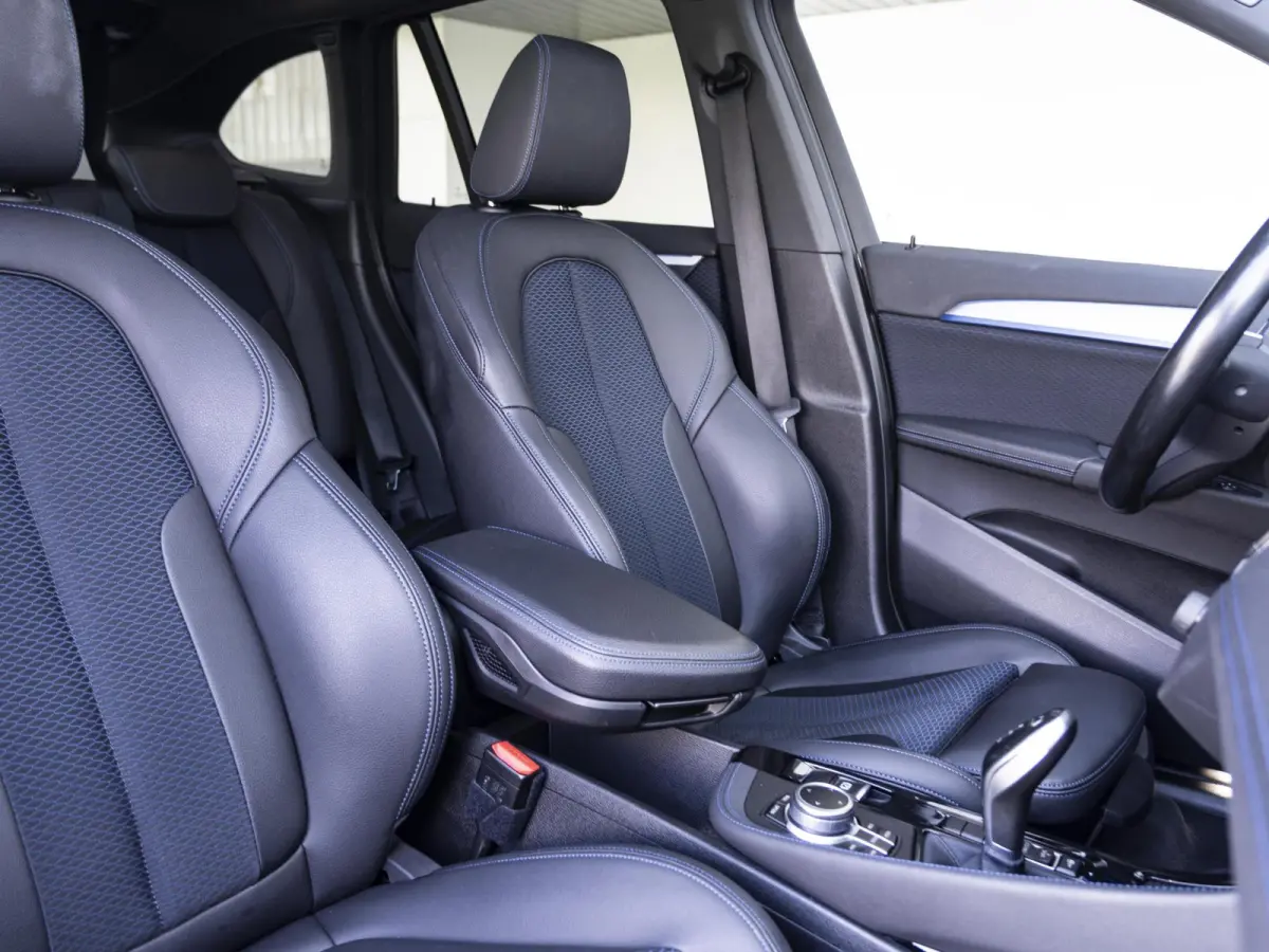 sDrive18i | M Sportpakket | Achteruitrijcamera | Panoramadak | Cruise Control | 18''