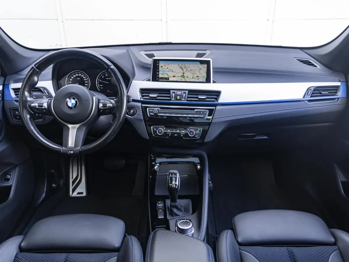 sDrive18i | M Sportpakket | Achteruitrijcamera | Panoramadak | Cruise Control | 18''