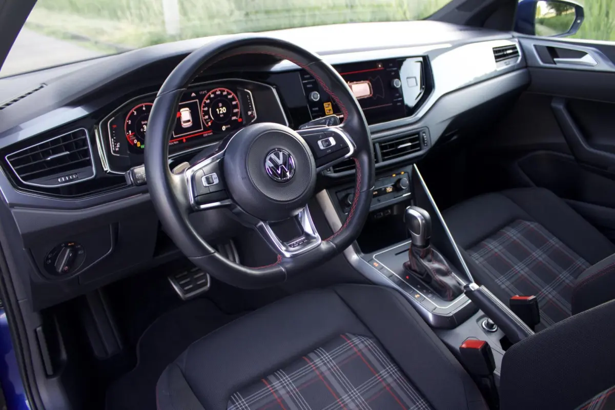 GTI | Brescia - Pano - LED - Virtual Cockpit