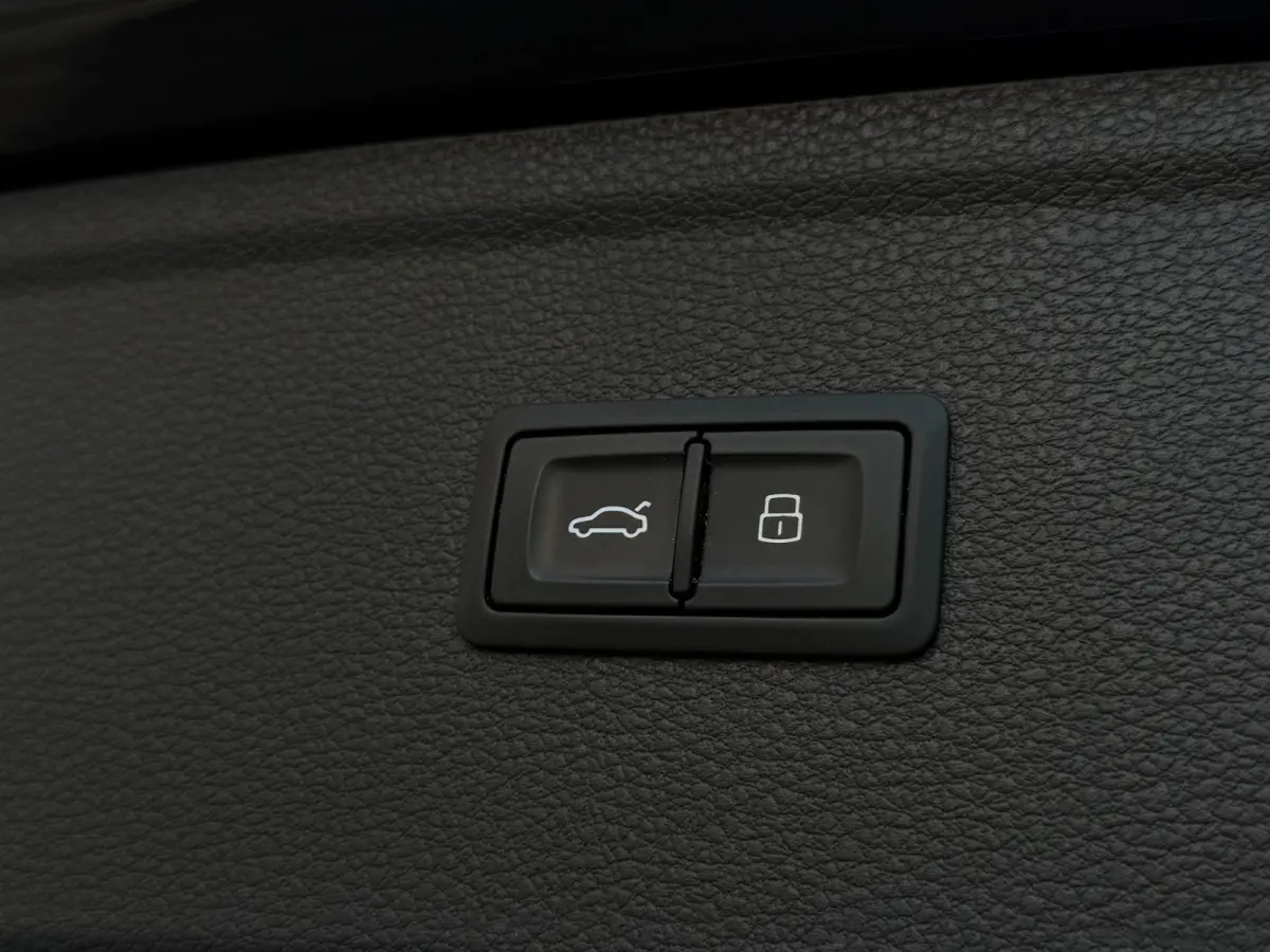 2.0 TFSI Quattro Sport / Trekhaak / Luchtvering / Carplay / Pano / Sfeerver / Keyless / Camera / Adaptive Cruise / Virtual