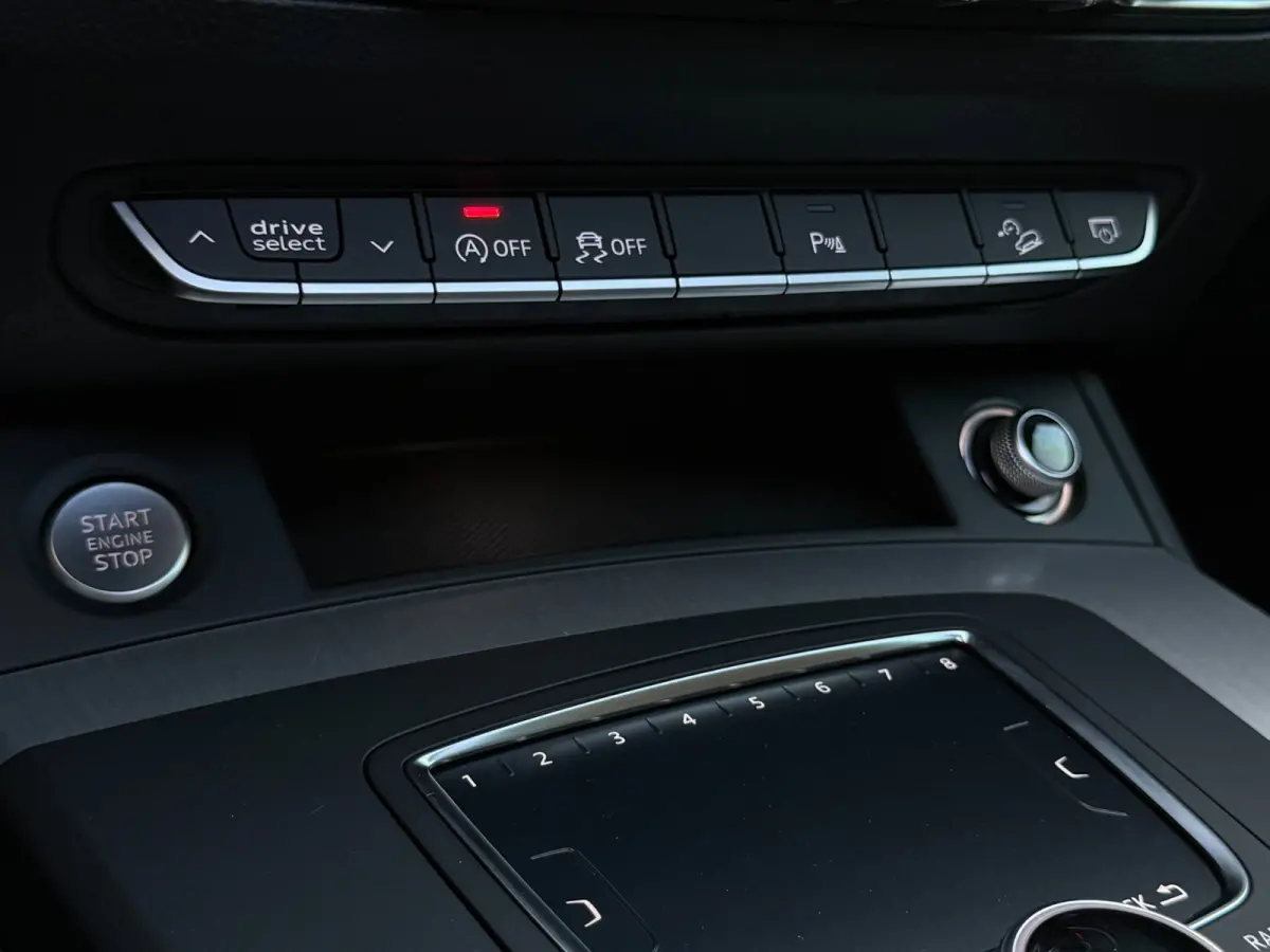 2.0 TFSI Quattro Sport / Trekhaak / Luchtvering / Carplay / Pano / Sfeerver / Keyless / Camera / Adaptive Cruise / Virtual