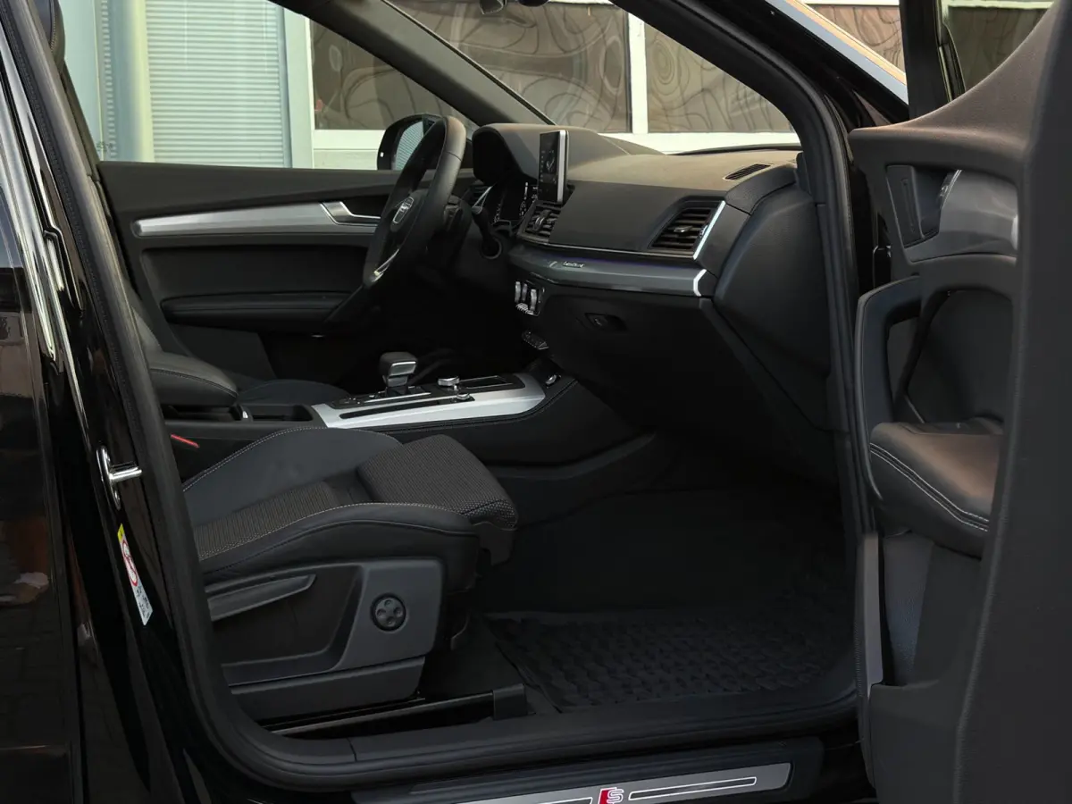 2.0 TFSI Quattro Sport / Trekhaak / Luchtvering / Carplay / Pano / Sfeerver / Keyless / Camera / Adaptive Cruise / Virtual