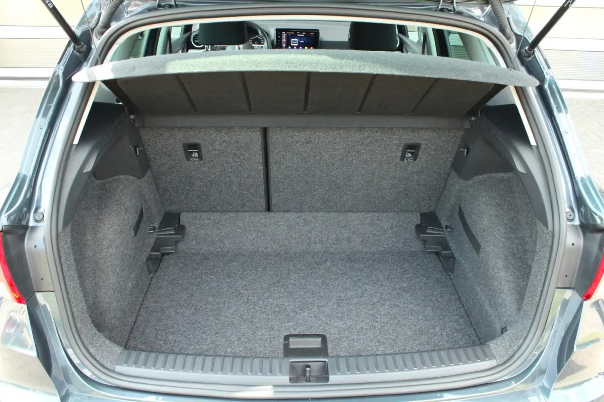 1.0 TSI 95pk Style Business Intense | Stoelverwarming | Trekhaak | Parkeersensoren Voor/ Achter | Camera | Airco Automatische | Cruise Control