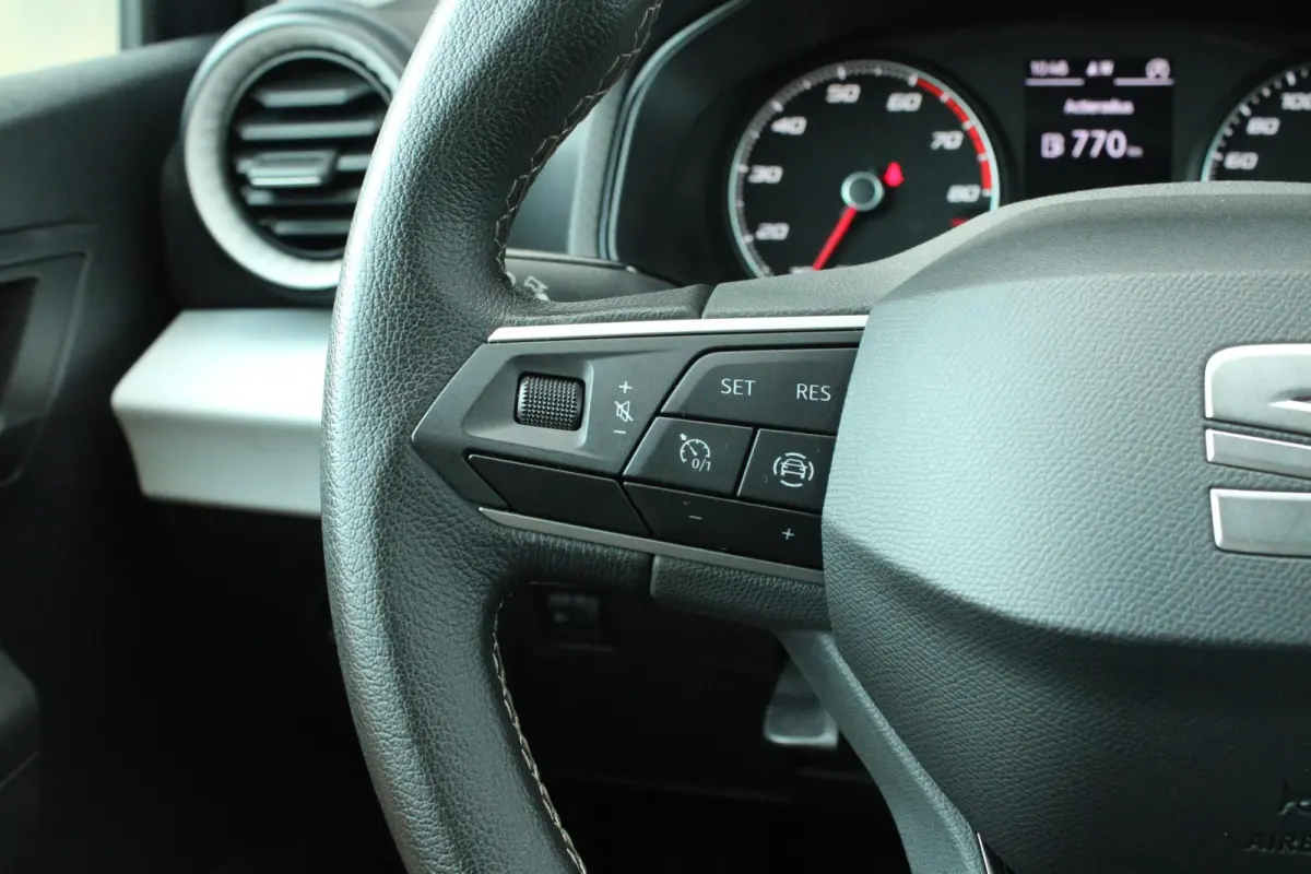 1.0 TSI 95pk Style Business Intense | Stoelverwarming | Trekhaak | Parkeersensoren Voor/ Achter | Camera | Airco Automatische | Cruise Control