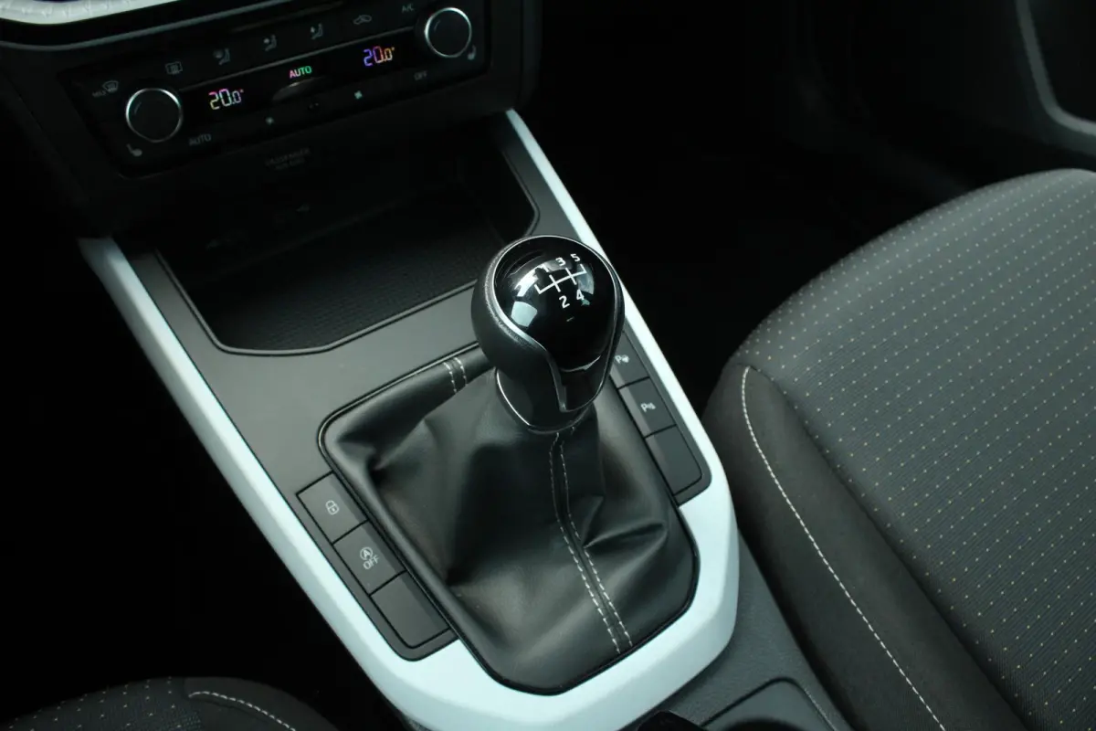 1.0 TSI 95pk Style Business Intense | Stoelverwarming | Trekhaak | Parkeersensoren Voor/ Achter | Camera | Airco Automatische | Cruise Control