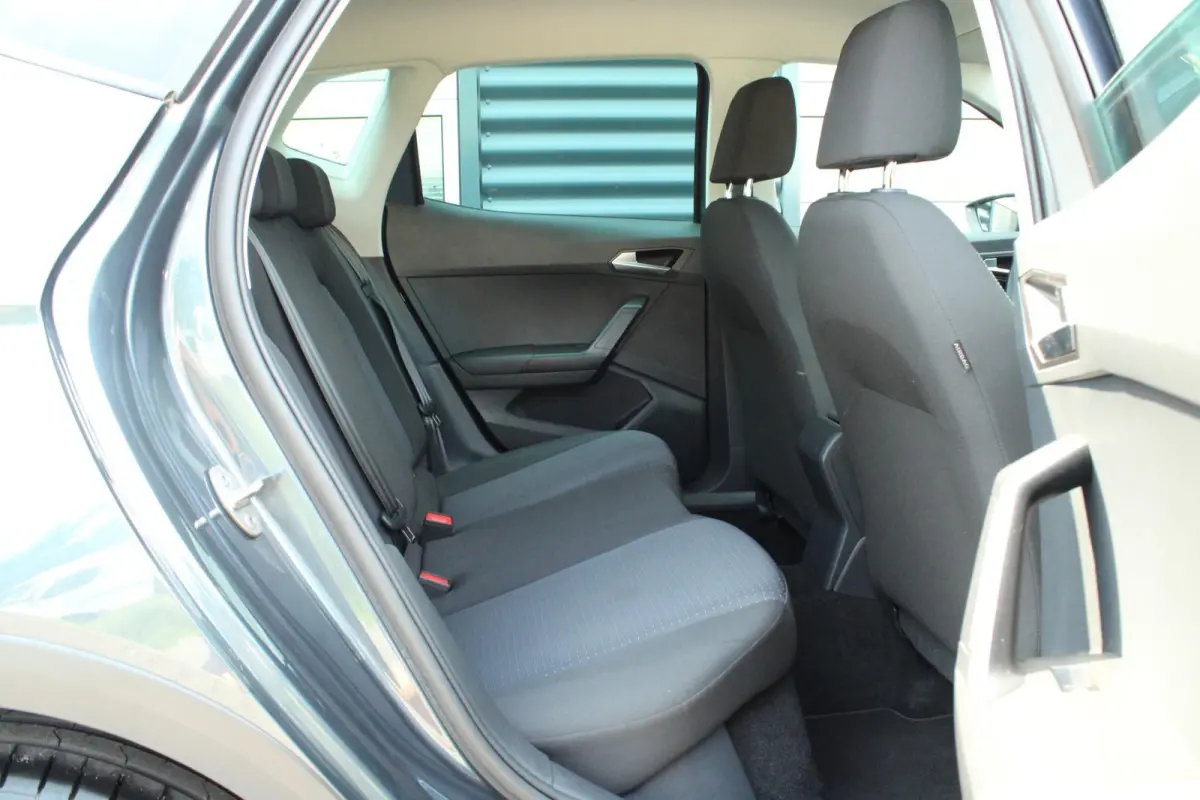 1.0 TSI 95pk Style Business Intense | Stoelverwarming | Trekhaak | Parkeersensoren Voor/ Achter | Camera | Airco Automatische | Cruise Control