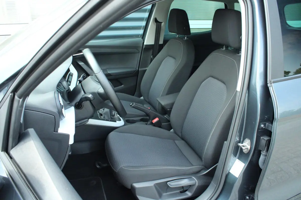 1.0 TSI 95pk Style Business Intense | Stoelverwarming | Trekhaak | Parkeersensoren Voor/ Achter | Camera | Airco Automatische | Cruise Control