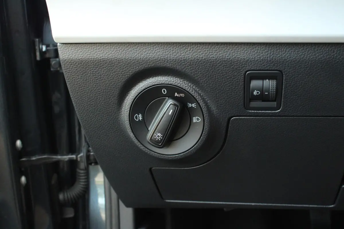 1.0 TSI 95pk Style Business Intense | Stoelverwarming | Trekhaak | Parkeersensoren Voor/ Achter | Camera | Airco Automatische | Cruise Control