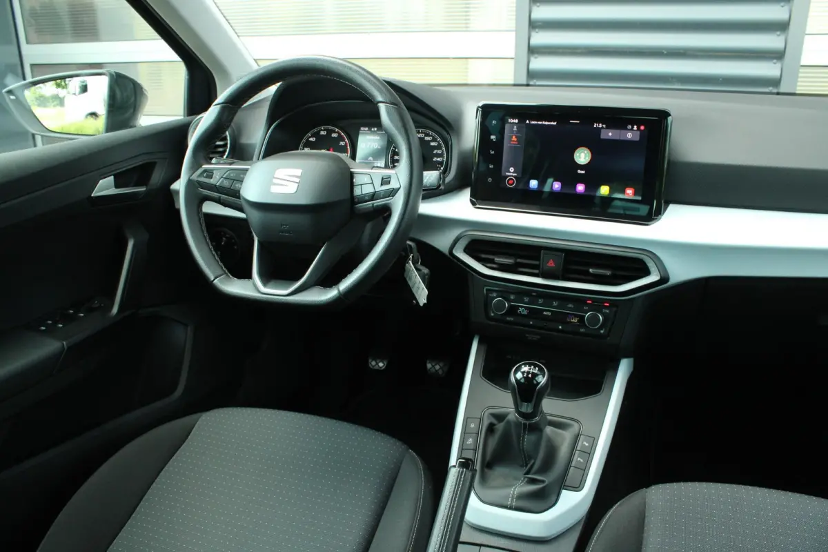 1.0 TSI 95pk Style Business Intense | Stoelverwarming | Trekhaak | Parkeersensoren Voor/ Achter | Camera | Airco Automatische | Cruise Control