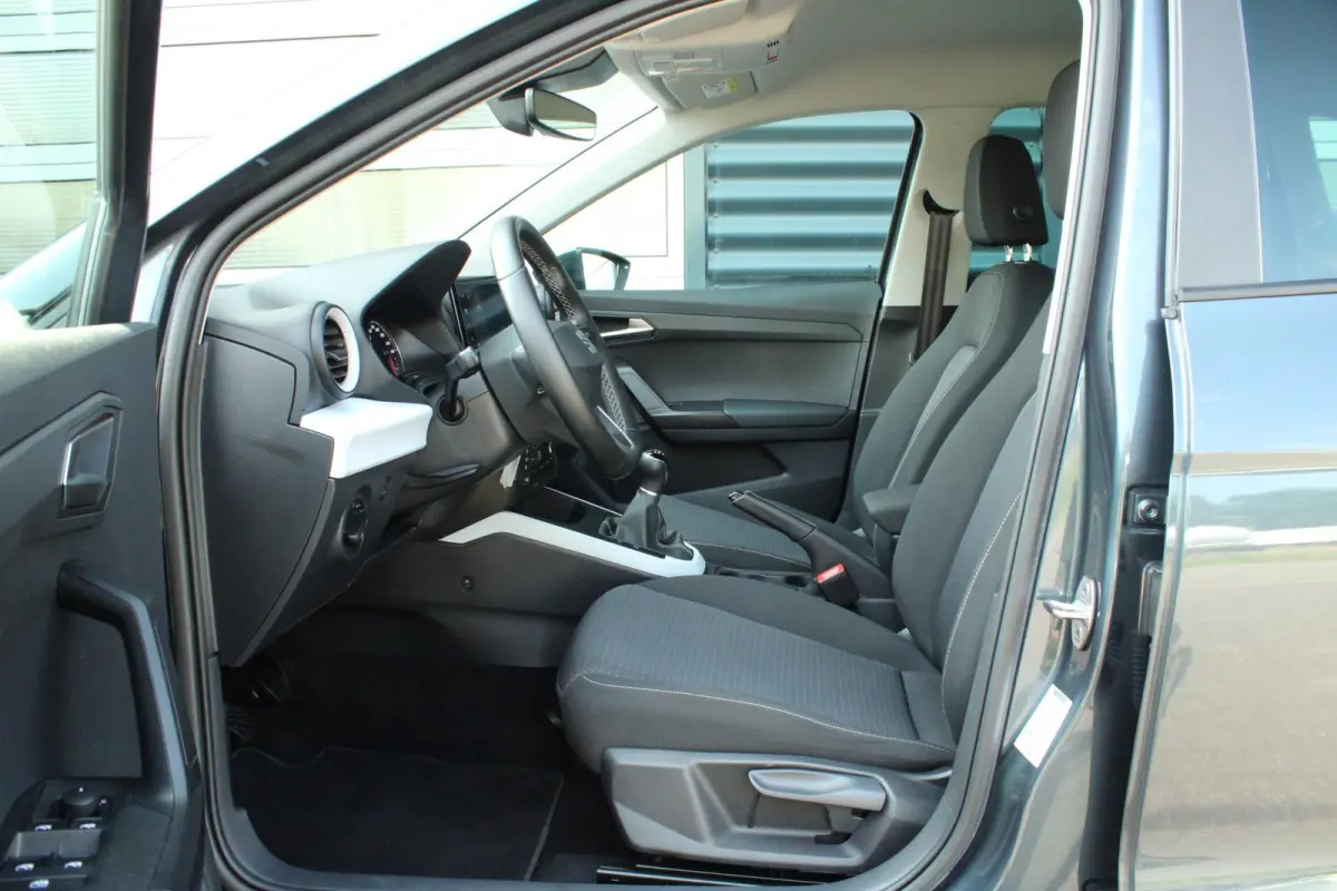 1.0 TSI 95pk Style Business Intense | Stoelverwarming | Trekhaak | Parkeersensoren Voor/ Achter | Camera | Airco Automatische | Cruise Control