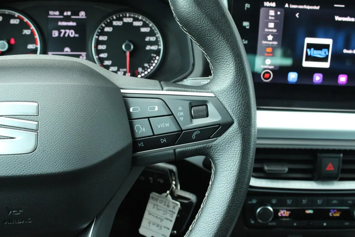 1.0 TSI 95pk Style Business Intense | Stoelverwarming | Trekhaak | Parkeersensoren Voor/ Achter | Camera | Airco Automatische | Cruise Control