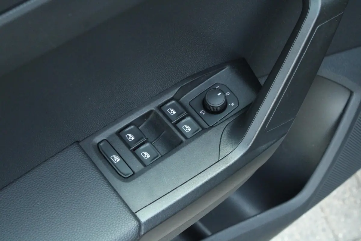 1.0 TSI 95pk Style Business Intense | Stoelverwarming | Trekhaak | Parkeersensoren Voor/ Achter | Camera | Airco Automatische | Cruise Control