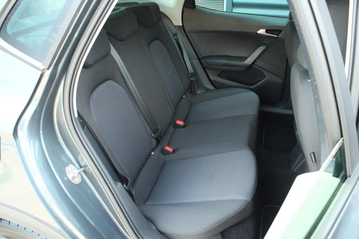 1.0 TSI 95pk Style Business Intense | Stoelverwarming | Trekhaak | Parkeersensoren Voor/ Achter | Camera | Airco Automatische | Cruise Control