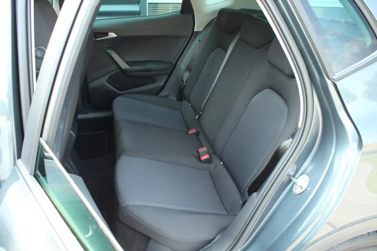 1.0 TSI 95pk Style Business Intense | Stoelverwarming | Trekhaak | Parkeersensoren Voor/ Achter | Camera | Airco Automatische | Cruise Control
