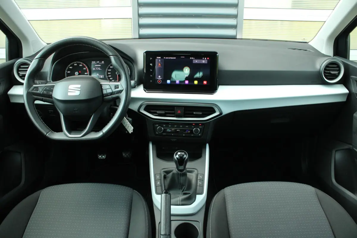 1.0 TSI 95pk Style Business Intense | Stoelverwarming | Trekhaak | Parkeersensoren Voor/ Achter | Camera | Airco Automatische | Cruise Control
