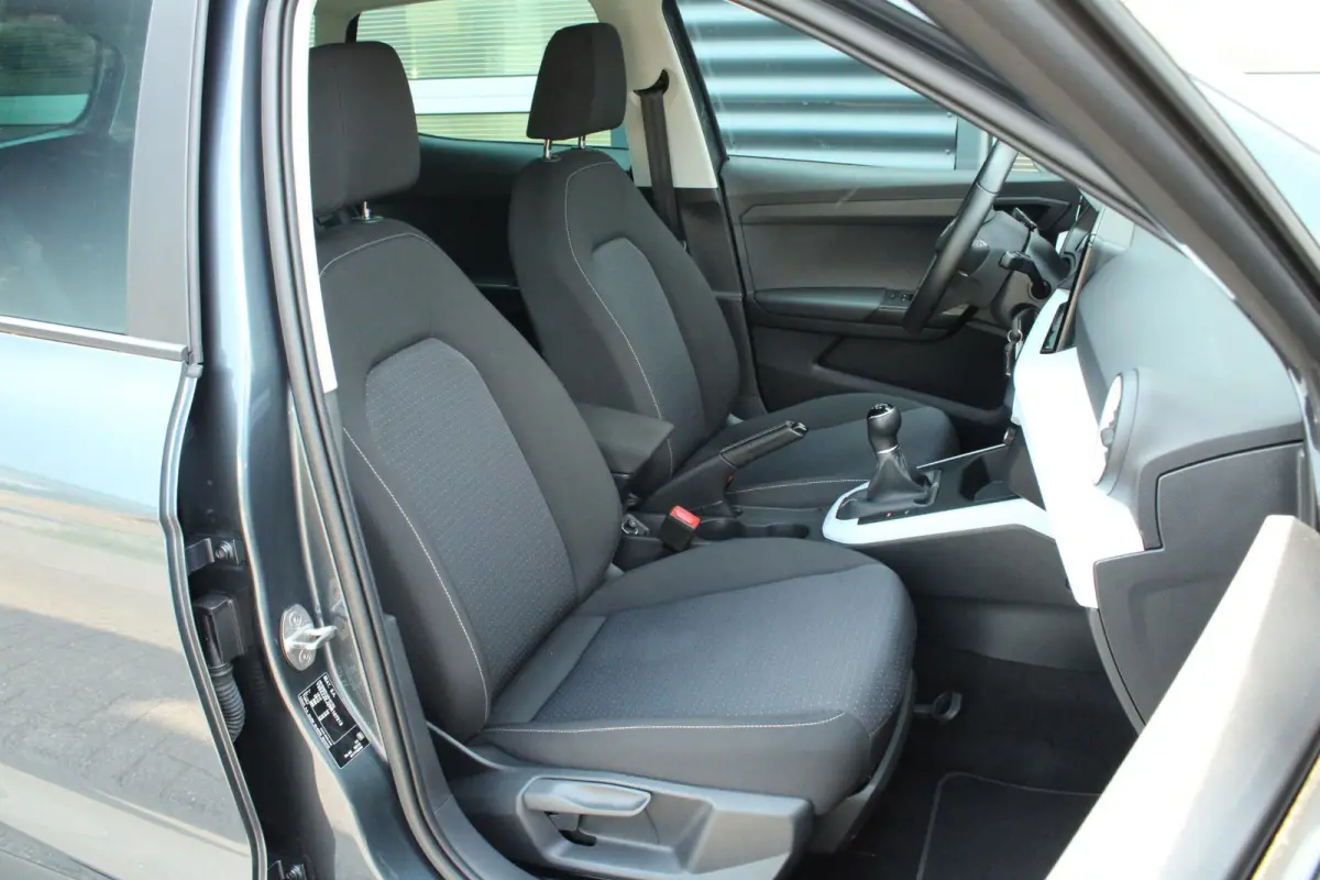1.0 TSI 95pk Style Business Intense | Stoelverwarming | Trekhaak | Parkeersensoren Voor/ Achter | Camera | Airco Automatische | Cruise Control