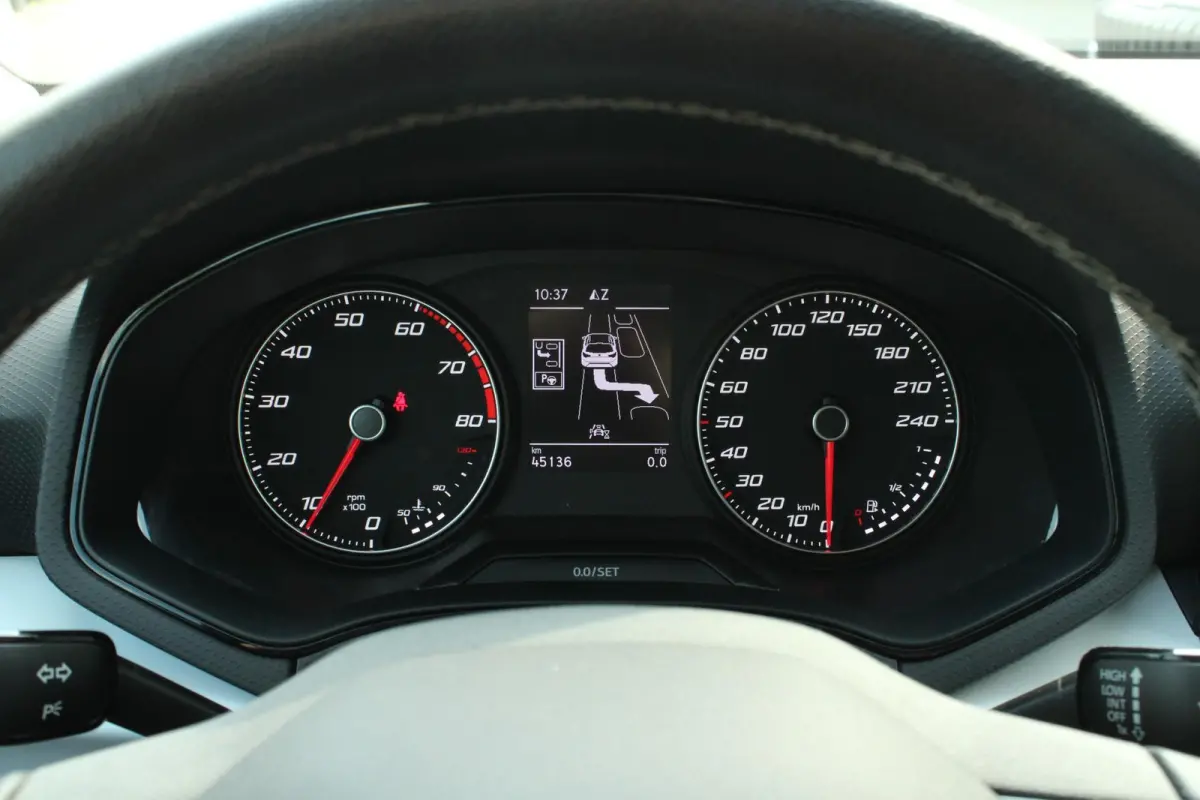 1.0 TSI 95pk Style Business Intense | Stoelverwarming | Trekhaak | Parkeersensoren Voor/ Achter | Camera | Airco Automatische | Cruise Control